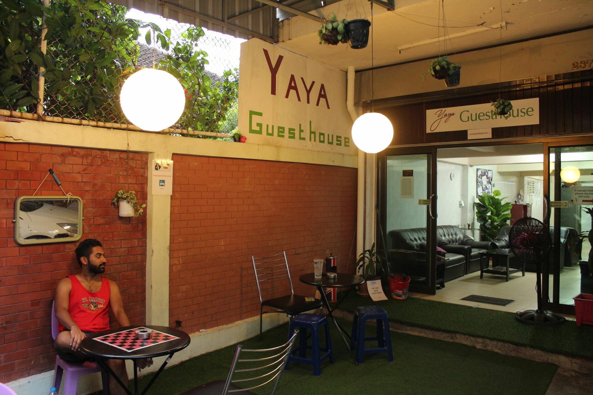 Yaya Guesthouse Banguecoque Exterior foto